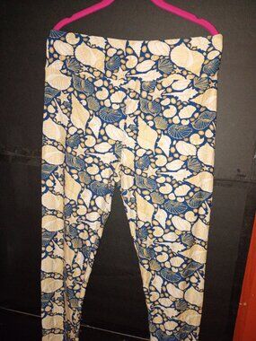 Lularoe tall and curvy leggings shell and sea print NWOT measurement in photos